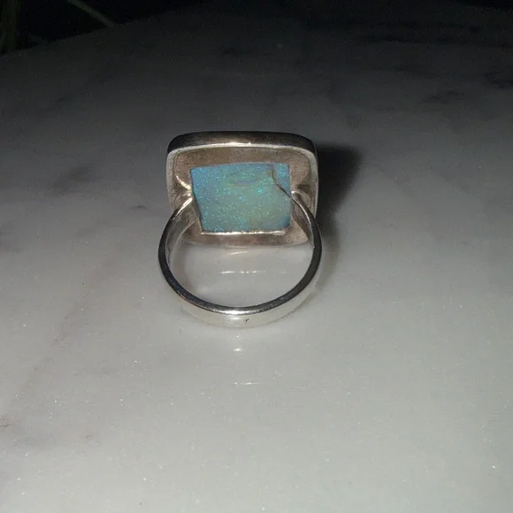 Elegant .925 Silver Opal Ring - Picture 4 of 6